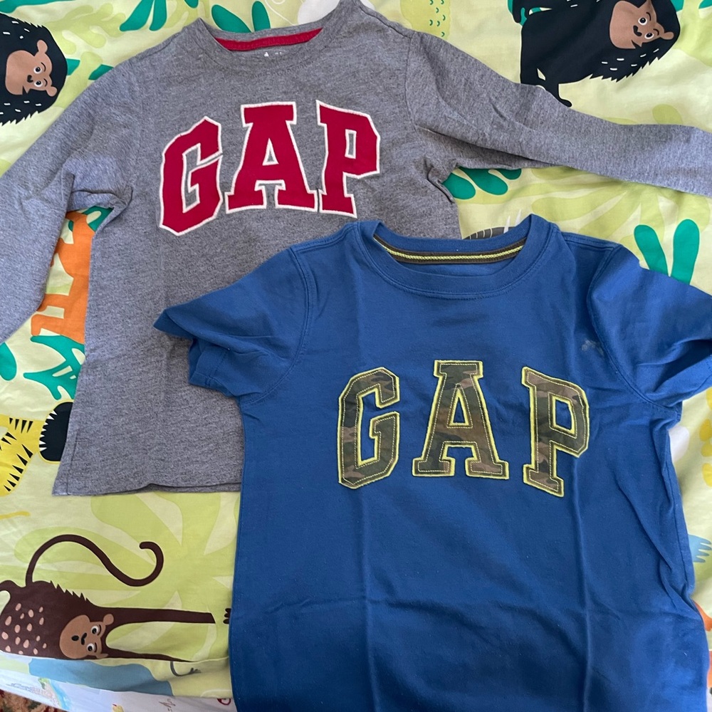 📦sold📦GAP Kids Gray and Blue Logo Shirts
